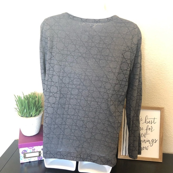 Lou & Grey soft top geometric lines long sleeve - Picture 3 of 4